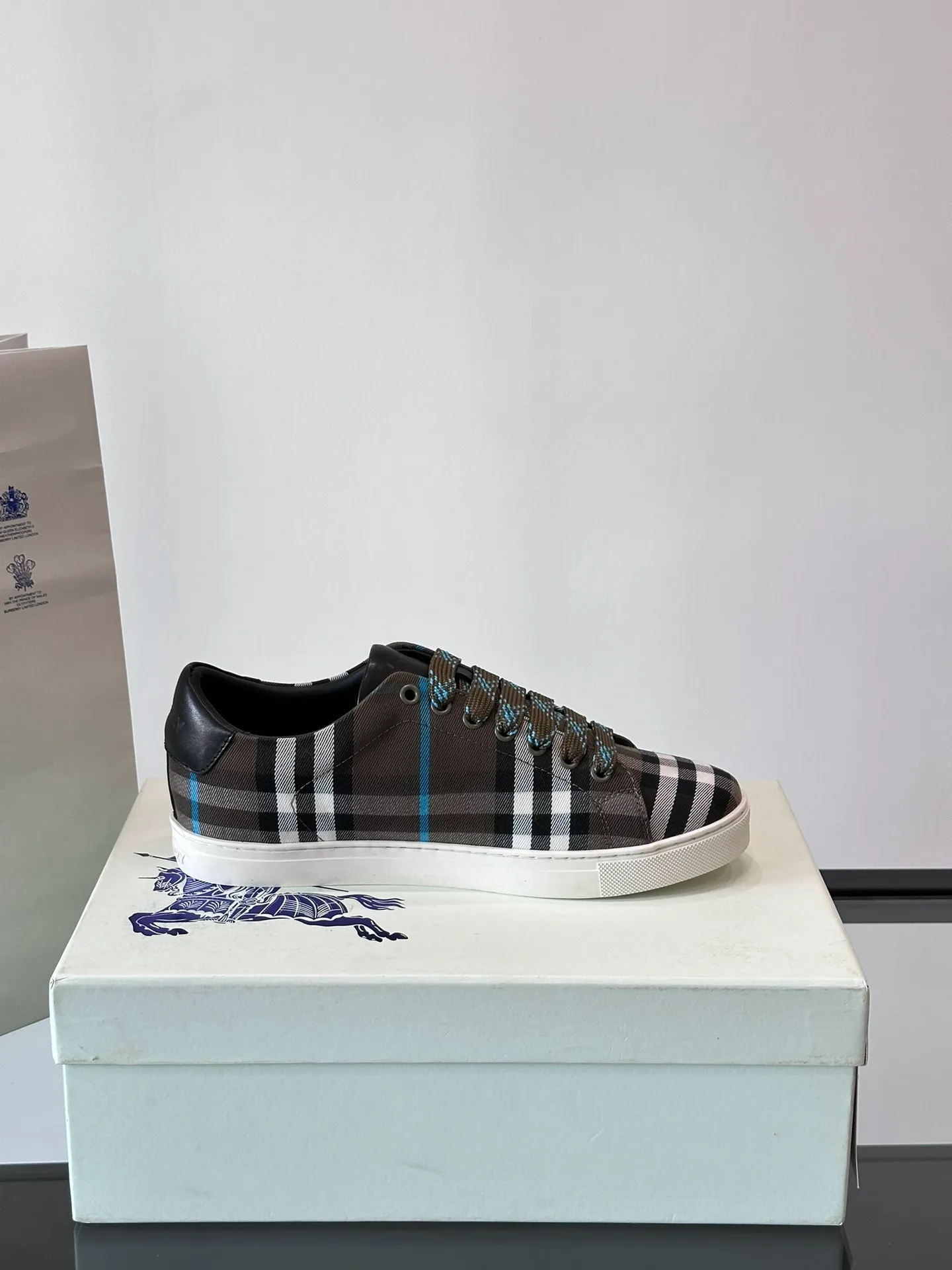 Men's shoes 💰p380 "Burberr＊" men's classic low-top sneakers, reinterpreted with Vintage retro plaid cotton and cowhide materials, decorated with a new brand logo. First-layer sheepskin lining, embossed Burberry lettering logo on the heel, T men's shoes 💰pU original outsole! Size: 38-44 (38.45 customized)